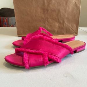 A new day hot pink fringe sandals size 7.5